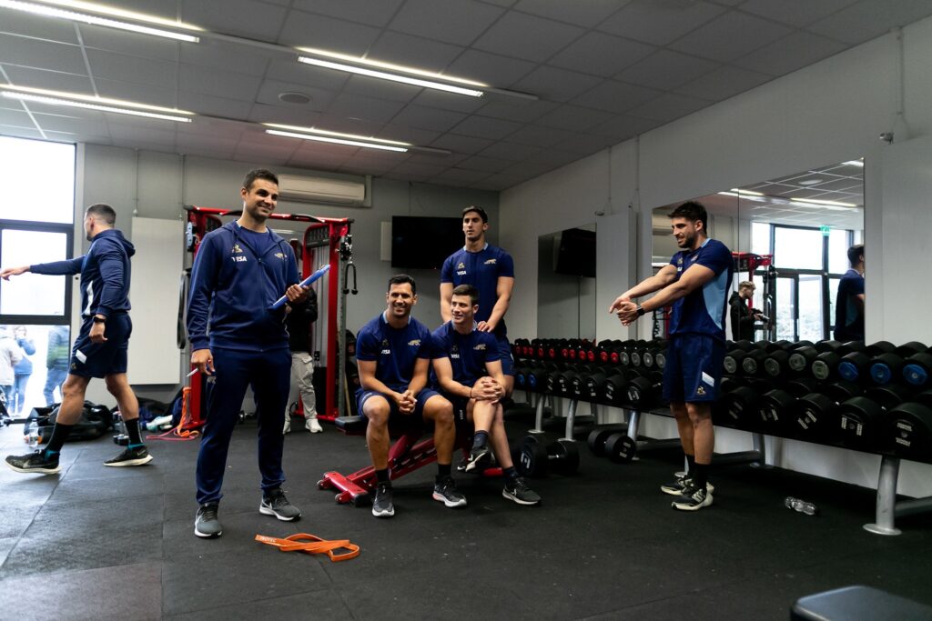 Diego Sívori, junto a Los Pumas en el Camp de Londres 2025. Crédito: Prensa UAR / Juan Gasparini. 