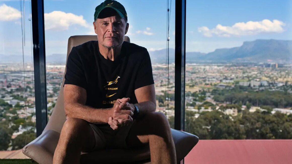 Rassie Erasmus a corazón abierto: de su fobia a las frutas al «caos» con World Rugby