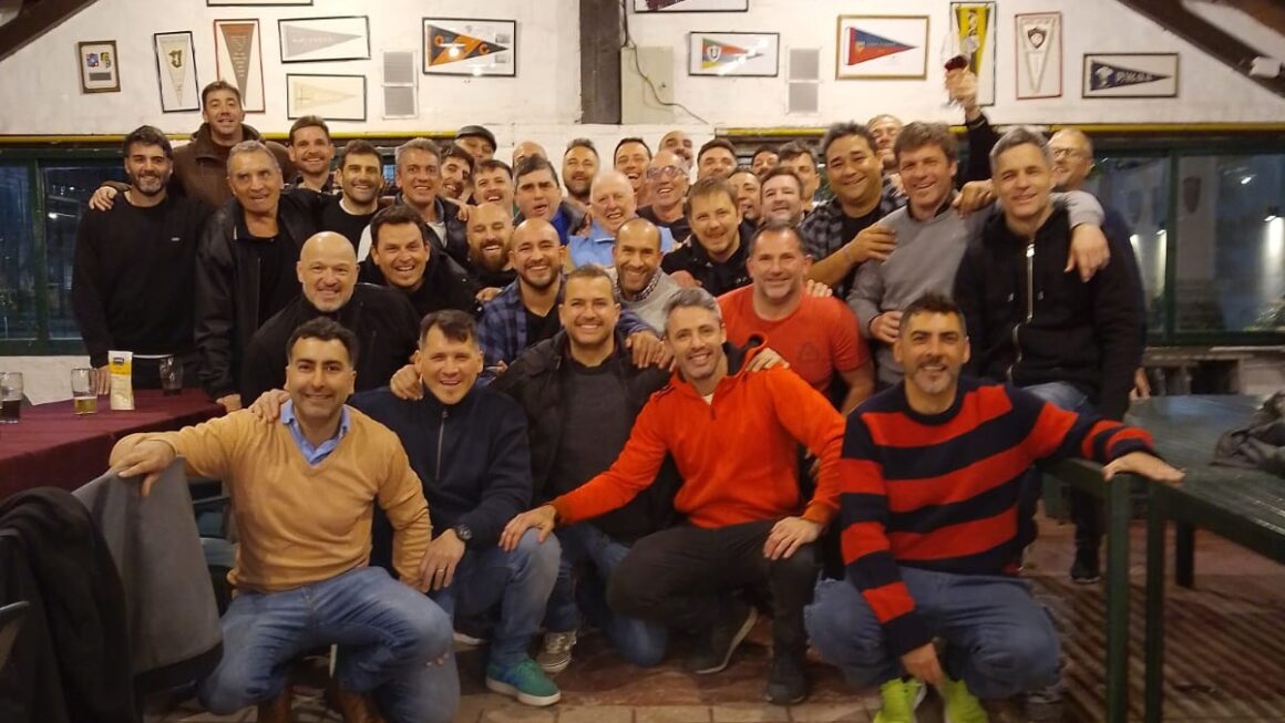 Atlético del Rosario: La Camada 82 de Plaza Jewell festejó los 25 años de su título en M19